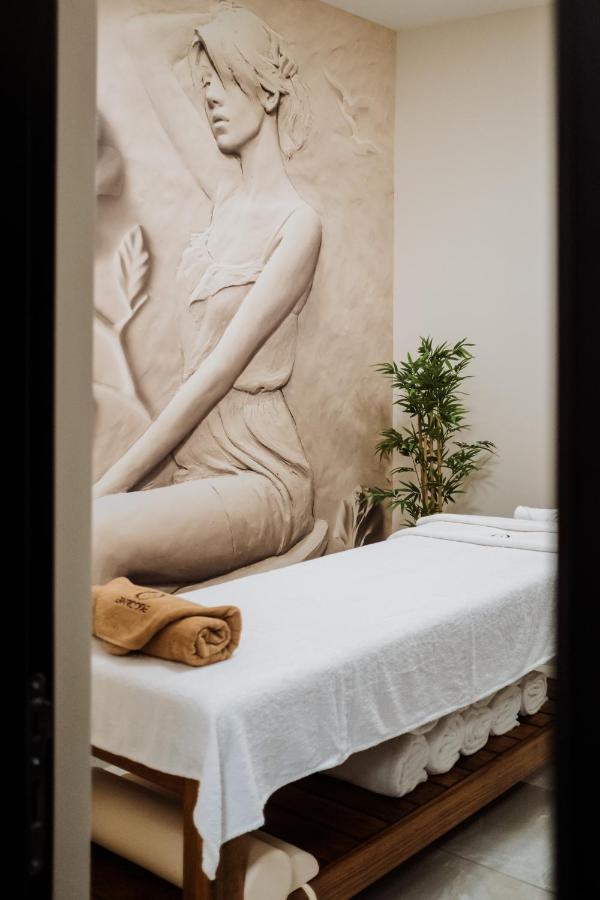 Hotel Barcode Wellness & Spa Sombor Bagian luar foto