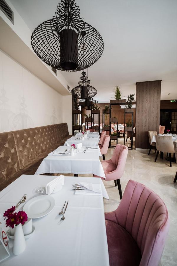 Hotel Barcode Wellness & Spa Sombor Bagian luar foto