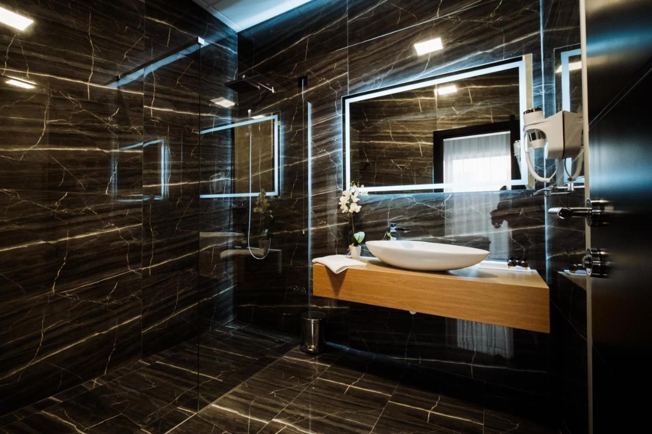 Hotel Barcode Wellness & Spa Sombor Bagian luar foto