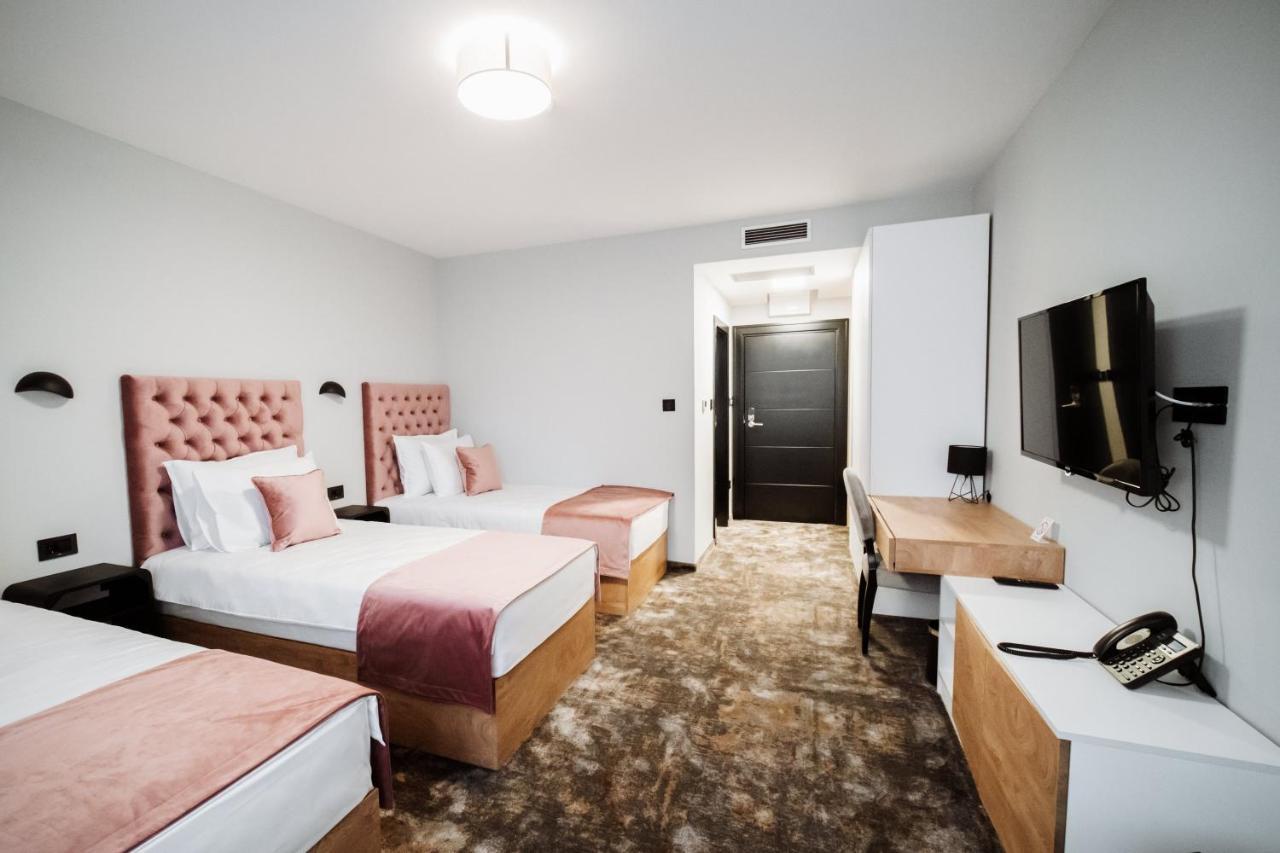 Hotel Barcode Wellness & Spa Sombor Bagian luar foto