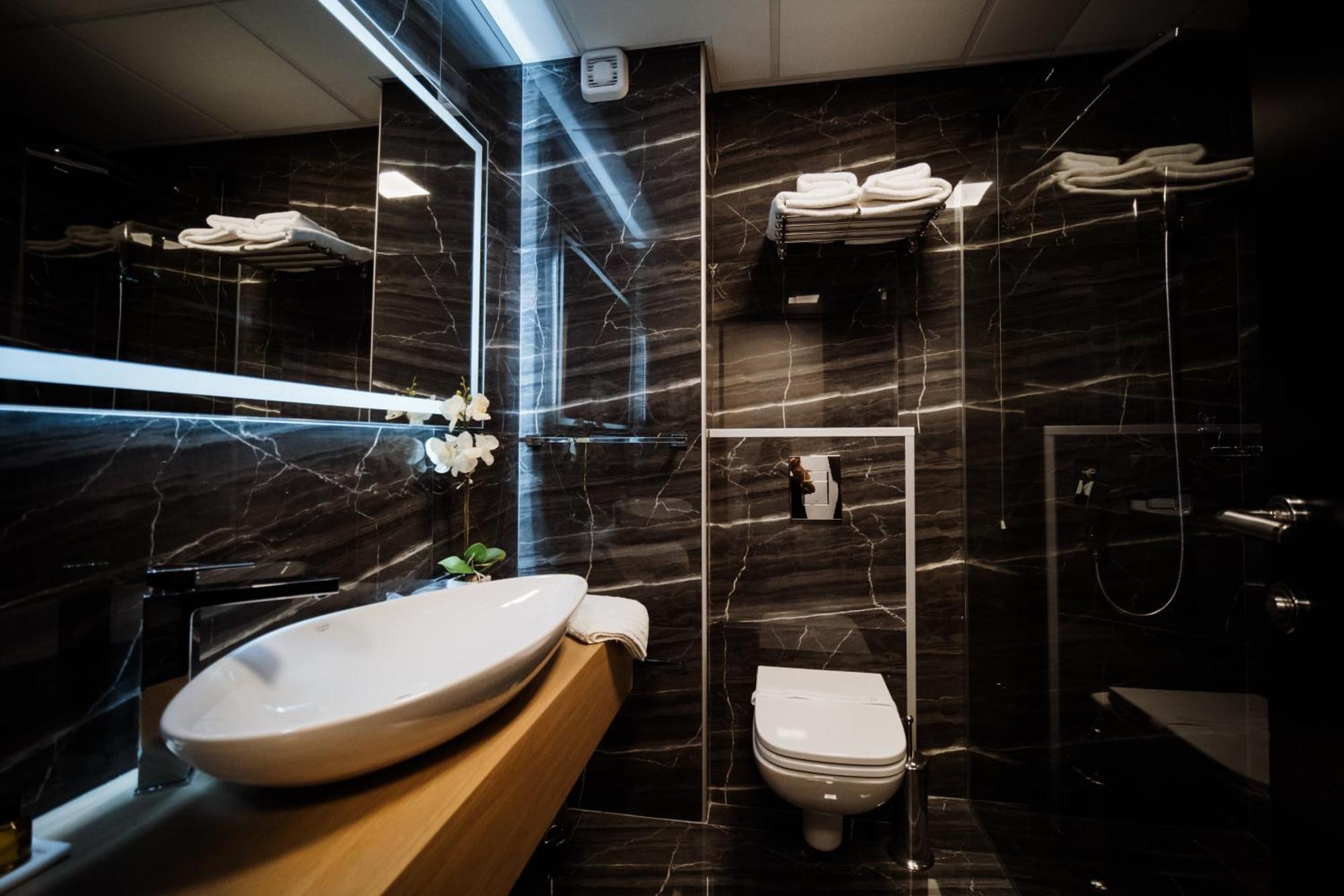 Hotel Barcode Wellness & Spa Sombor Bagian luar foto